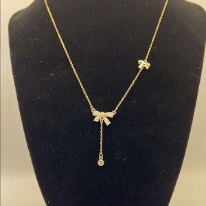 2/$25 🌺Gold Bow Pendant Necklace